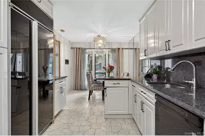 36 Wimbledon Drive, Roslyn, NY 11576 - Photo 10