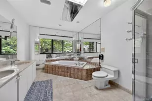 36 Wimbledon Dr, Roslyn, NY 11576 - Photo 14