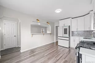 20 Dewitt St, Valley Stream, NY 11580 - Photo 4