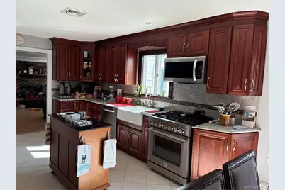 60 S Crescent Drive, Farmingdale, NY 11735 - Photo 4