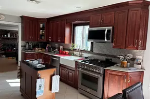 60 S Crescent Dr, Farmingdale, NY 11735 - Photo 4