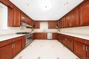 248-09 Rushmore Ave, Douglaston, NY 11362 - Photo 6