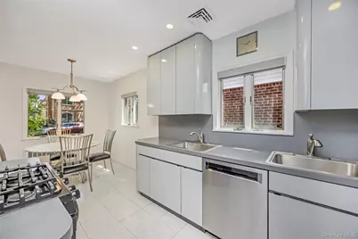 7528 170th Street, Fresh Meadows, NY 11366 - Photo 12