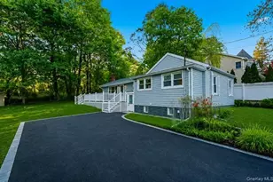 21 Newfoundland Ave, Huntington, NY 11743 - Photo 2