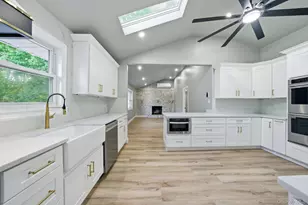 21 Newfoundland Ave, Huntington, NY 11743 - Photo 4