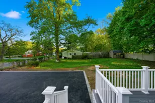 21 Newfoundland Ave, Huntington, NY 11743 - Photo 28