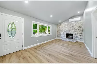 21 Newfoundland Avenue, Huntington, NY 11743 - Photo 4