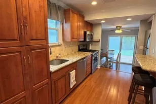 7 Foran Pl, Hicksville, NY 11801 - Photo 12