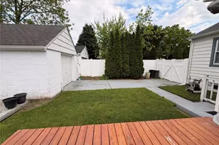 7 Foran Pl, Hicksville, NY 11801 - Photo 16