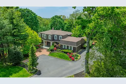 6 The Hollows W, East Norwich, NY 11732 - Photo 4