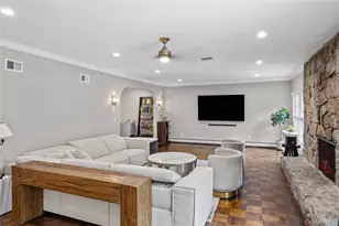 6 The Hollows W, East Norwich, NY 11732 - Photo 20