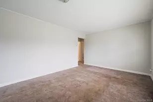 202 Nevada St, Hicksville, NY 11801 - Photo 24