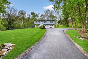 79 Wendy Dr, Poughquag, NY 12570 - Photo 2