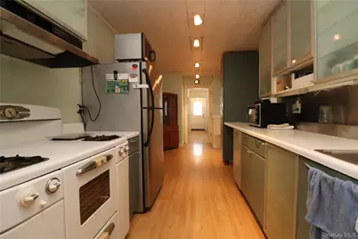 2027 Oakland Avenue, Wantagh, NY 11793 - Photo 12