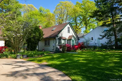 2027 Oakland Avenue, Wantagh, NY 11793 - Photo 2