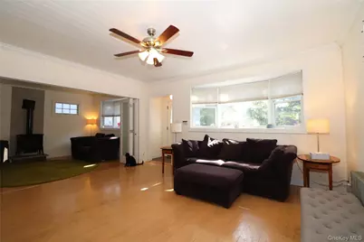 2027 Oakland Avenue, Wantagh, NY 11793 - Photo 10