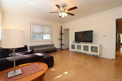 2027 Oakland Avenue, Wantagh, NY 11793 - Photo 8