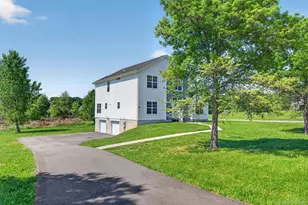 21 Harcourt Cosman Dr, Newburgh, NY 12550 - Photo 4