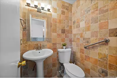 459 Hopi Court, Suffern, NY 10901 - Photo 8
