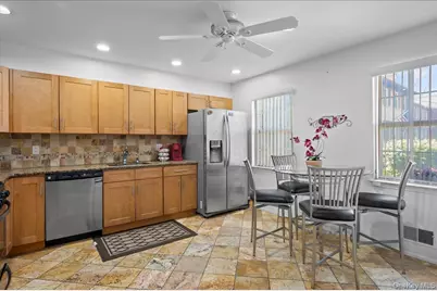 459 Hopi Court, Suffern, NY 10901 - Photo 4
