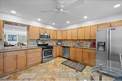 459 Hopi Court, Suffern, NY 10901 - Photo 6