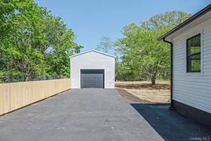 329 Railroad Ave, Center Moriches, NY 11934 - Photo 32