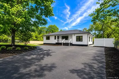 329 Railroad Avenue, Center Moriches, NY 11934 - Photo 4