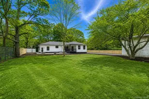 329 Railroad Ave, Center Moriches, NY 11934 - Photo 40