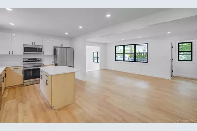 329 Railroad Avenue, Center Moriches, NY 11934 - Photo 12