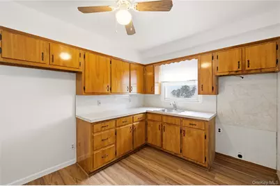 234 Winthrop Avenue, Westbury, NY 11590 - Photo 16
