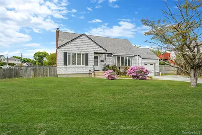 75 Barnum Street, West Babylon, NY 11704 - Photo 2