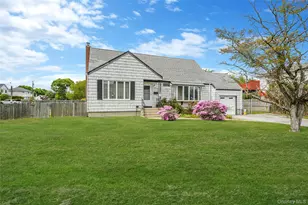 75 Barnum St, West Babylon, NY 11704 - Photo 2