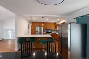 62 Summit St, Hicksville, NY 11801 - Photo 4