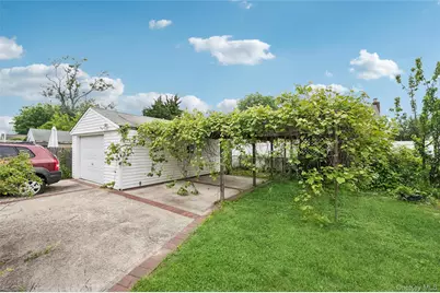 1043 Thomas Avenue, Baldwin, NY 11510 - Photo 16