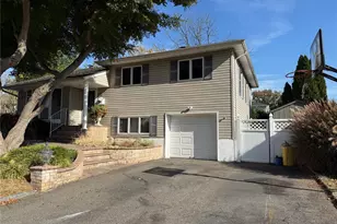 11 Syosset Cir, Syosset, NY 11791 - Photo 2