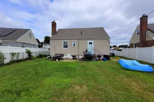 44 Circle Dr, Hempstead, NY 11550 - Photo 14