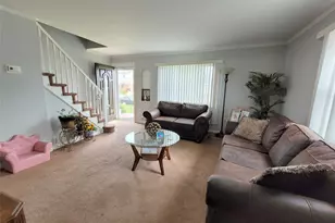 44 Circle Dr, Hempstead, NY 11550 - Photo 2