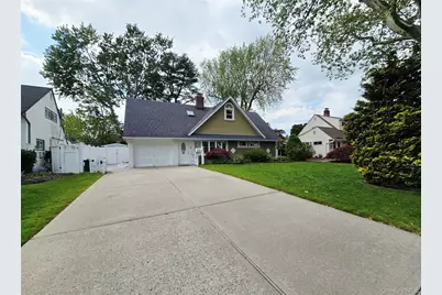 52 Mist Lane, Westbury, NY 11590 - Photo 16