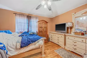 1335 August Rd, North Babylon, NY 11703 - Photo 32