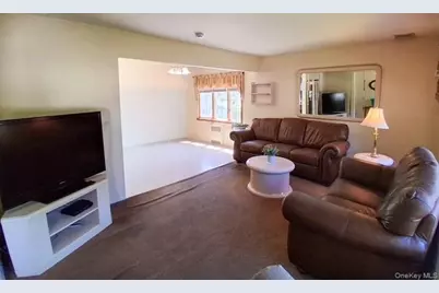 37 Acorn Place, Lynbrook, NY 11563 - Photo 2