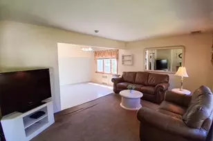 37 Acorn Pl, Lynbrook, NY 11563 - Photo 2
