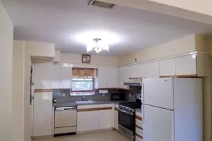 37 Acorn Pl, Lynbrook, NY 11563 - Photo 2