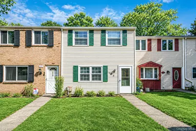 102 Hill Spur, Calverton, NY 11933 - Photo 2