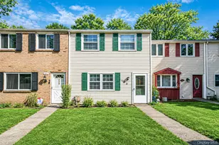 102 Hill Spur, Calverton, NY 11933 - Photo 2