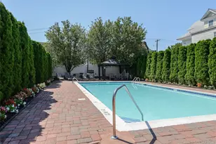 242 Maple Ave, Westbury, NY 11590 - Photo 20