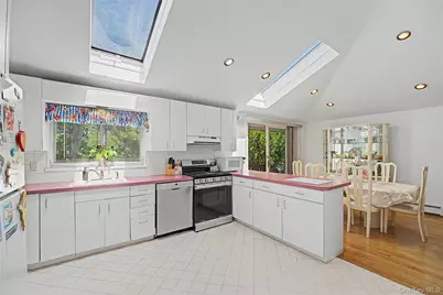 205 Halsey Avenue, Jericho, NY 11753 - Photo 8
