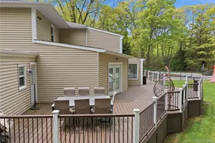 10 Stony Run Ct, Dix Hills, NY 11746 - Photo 32