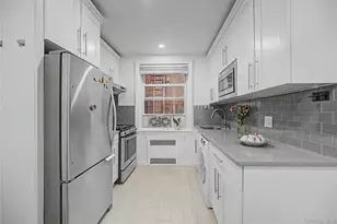 10 Welwyn Rd, Great Neck, NY 11021 - Photo 10