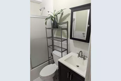 10506 Pinegrove Street #2nd fl, Jamaica, NY 11435 - Photo 4