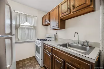 450 Pelham Road #2E, New Rochelle, NY 10805 - Photo 8